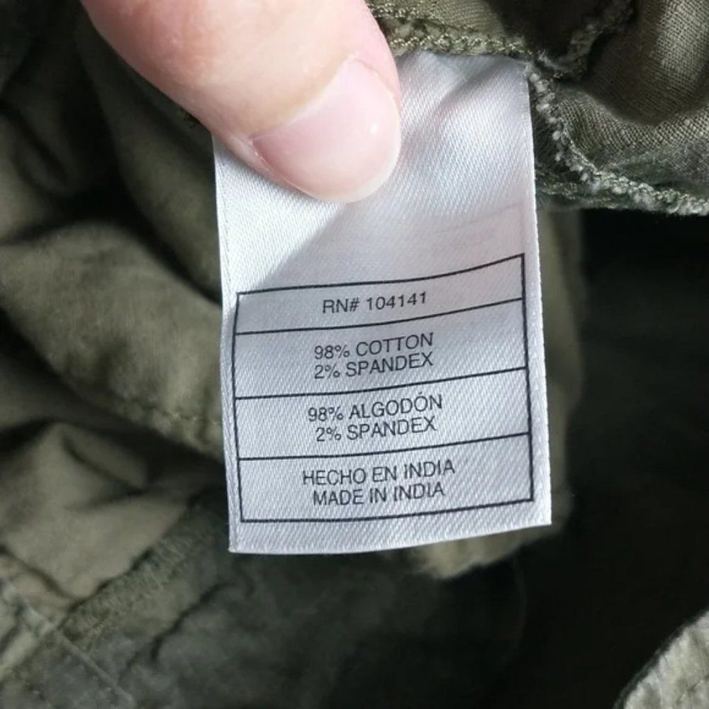 Nike ACG Capri Pants Size 8 Green Camo Cargo Hiking Athletic * - Picture 14 of 14